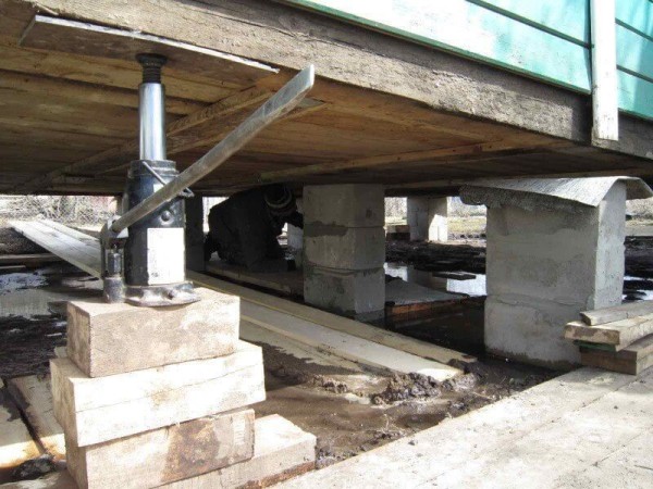 Ремонт фундамента деревянного дома Ремонт фундамента деревянного дома